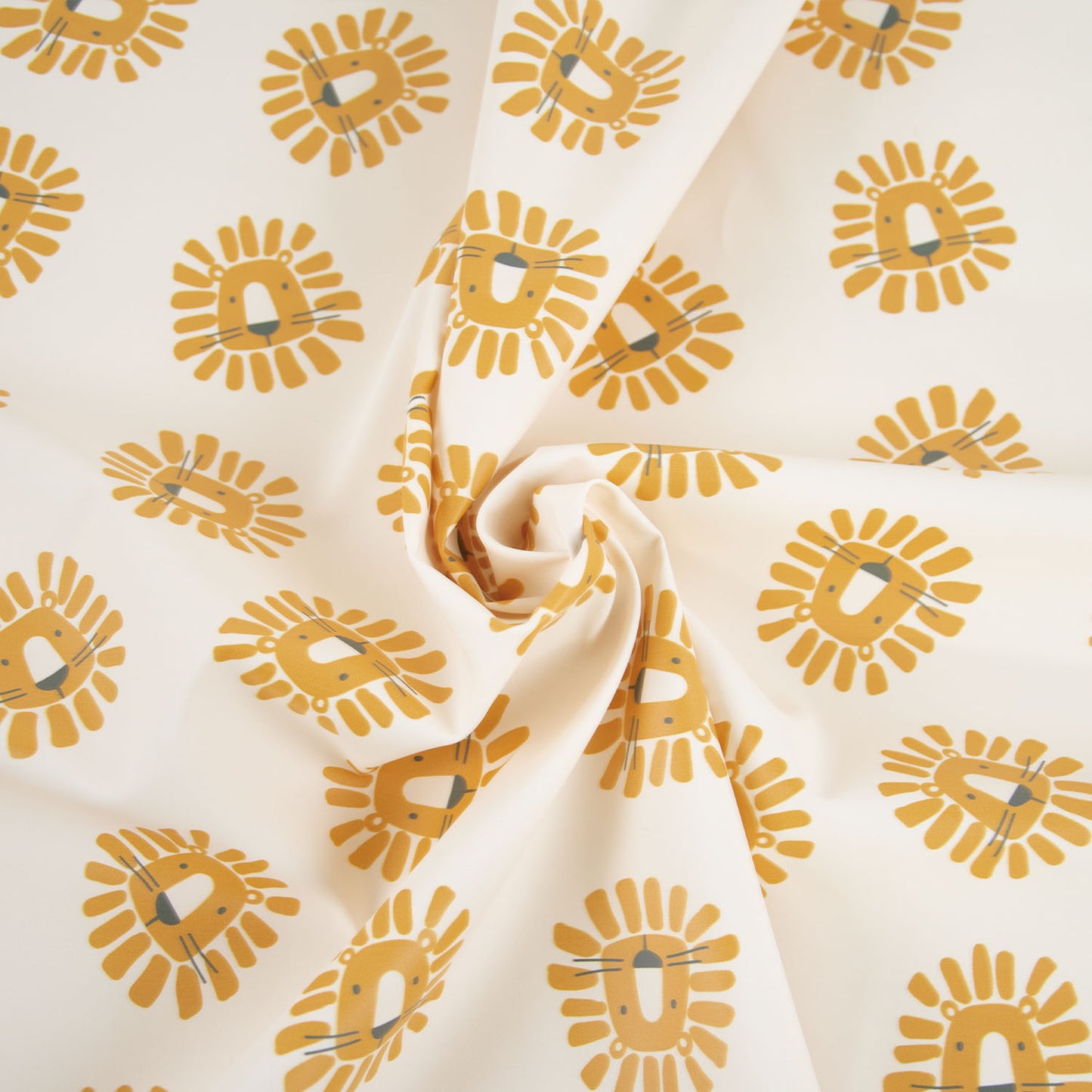 Tela RAINCOAT PRINT LION KING de KATIA