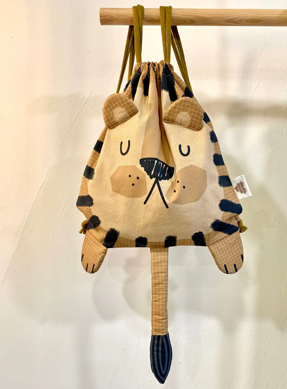 Panel Mochila León de LA BLU